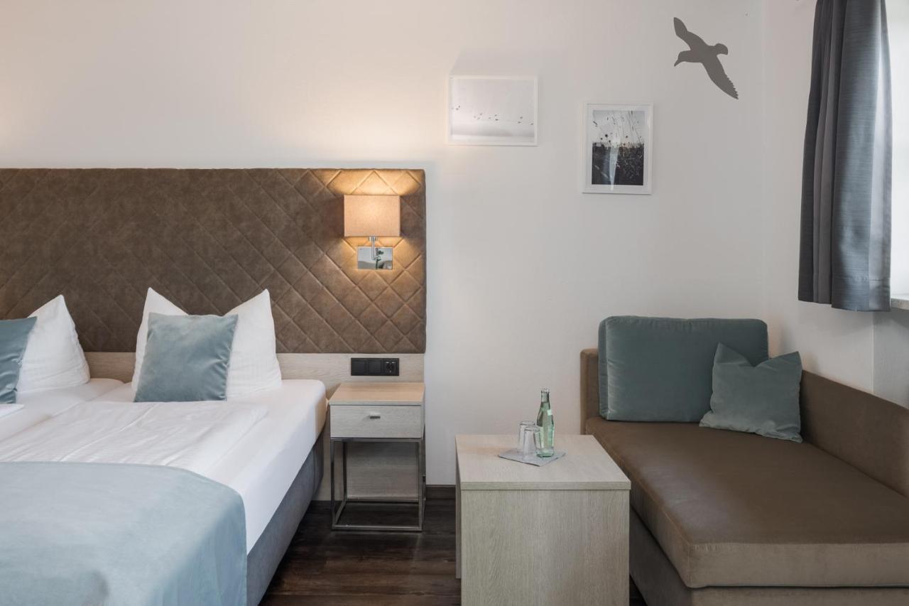Hotel Garni Moewe Am See 프리엔암치엠시 외부 사진