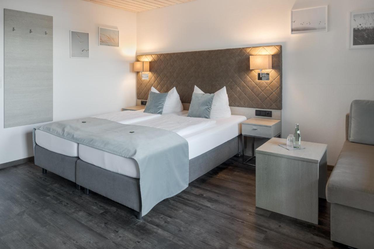 Hotel Garni Moewe Am See 프리엔암치엠시 외부 사진
