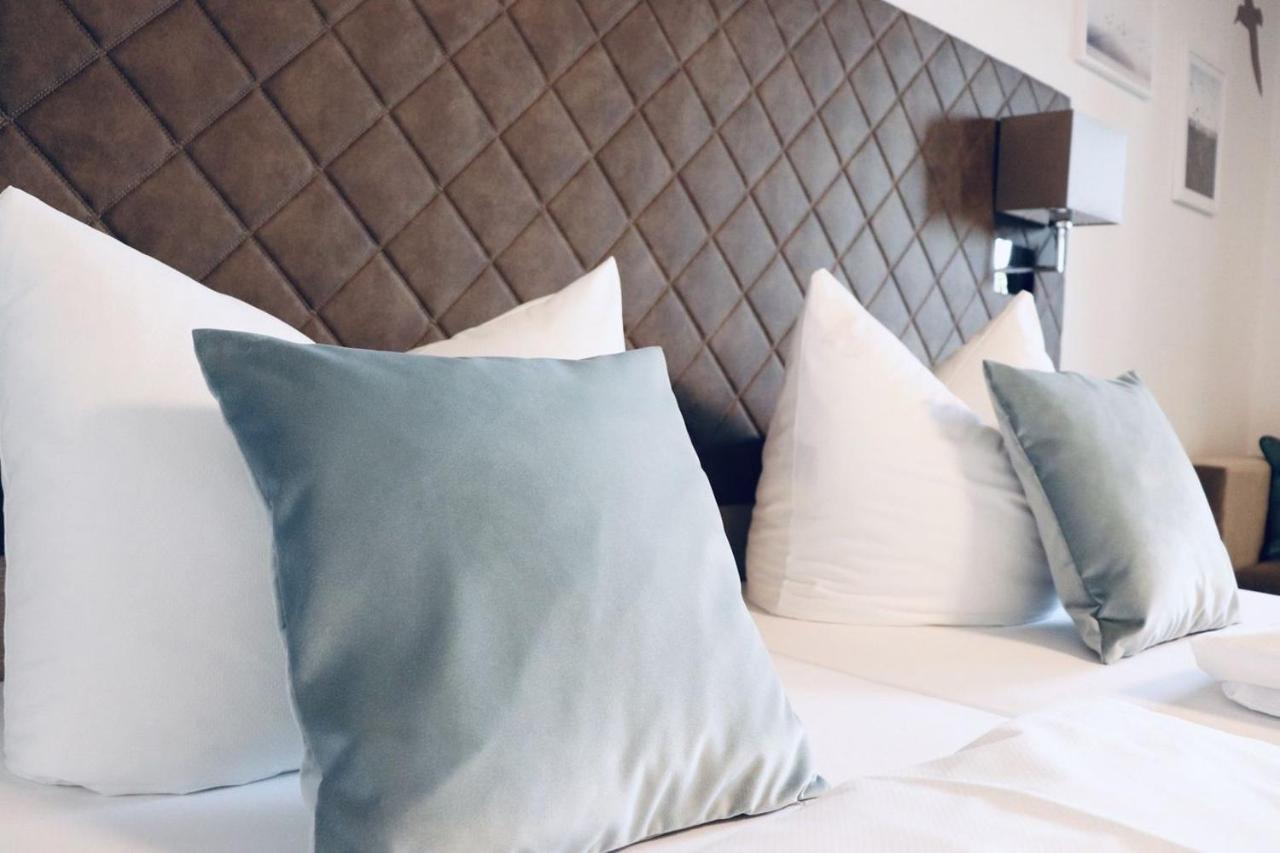 Hotel Garni Moewe Am See 프리엔암치엠시 외부 사진