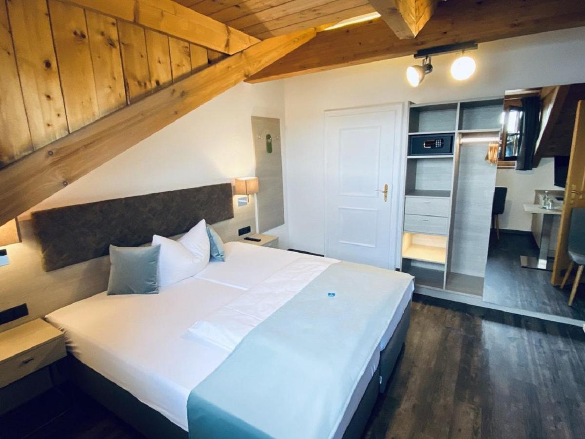 Hotel Garni Moewe Am See 프리엔암치엠시 외부 사진