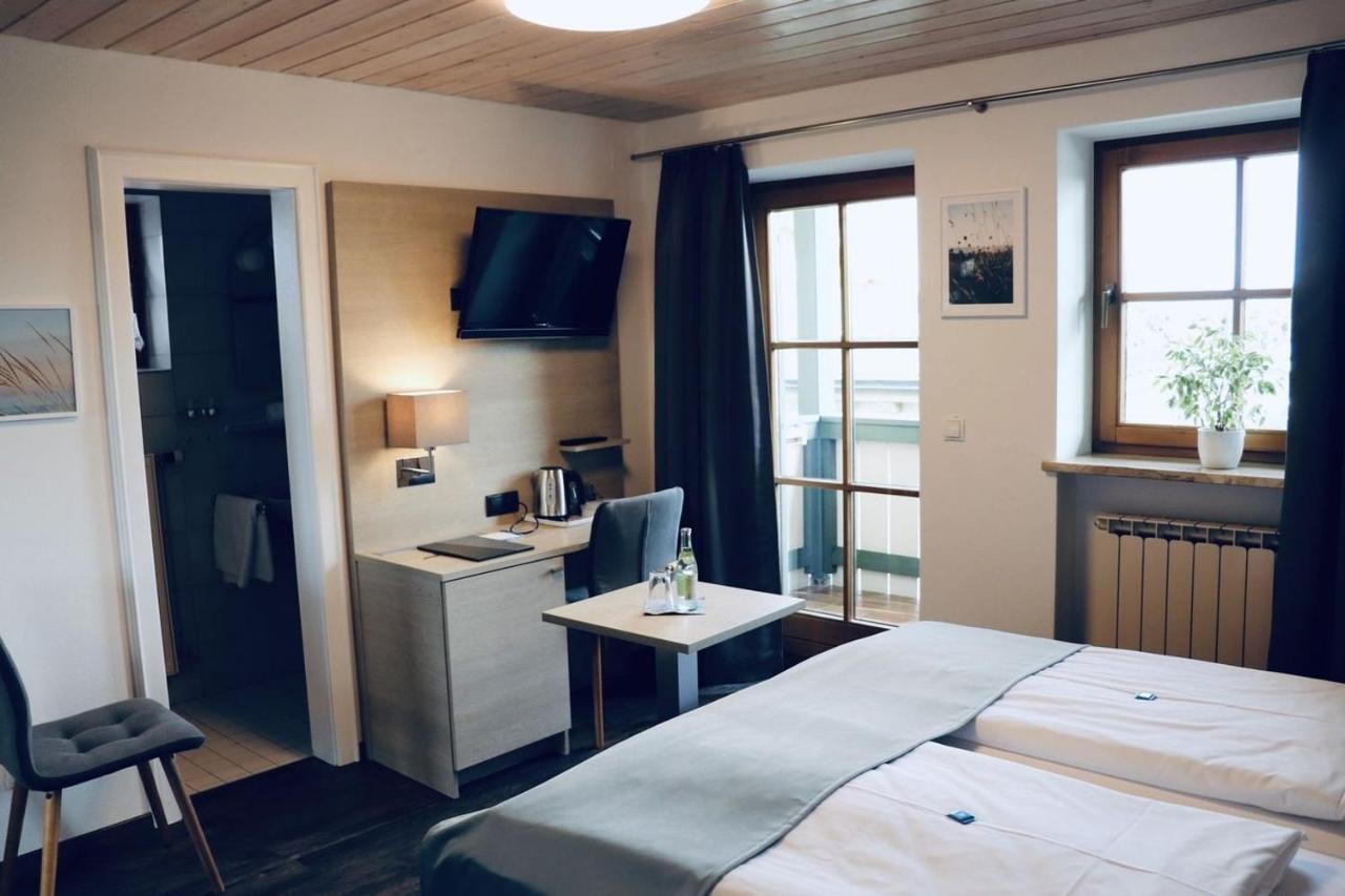 Hotel Garni Moewe Am See 프리엔암치엠시 외부 사진
