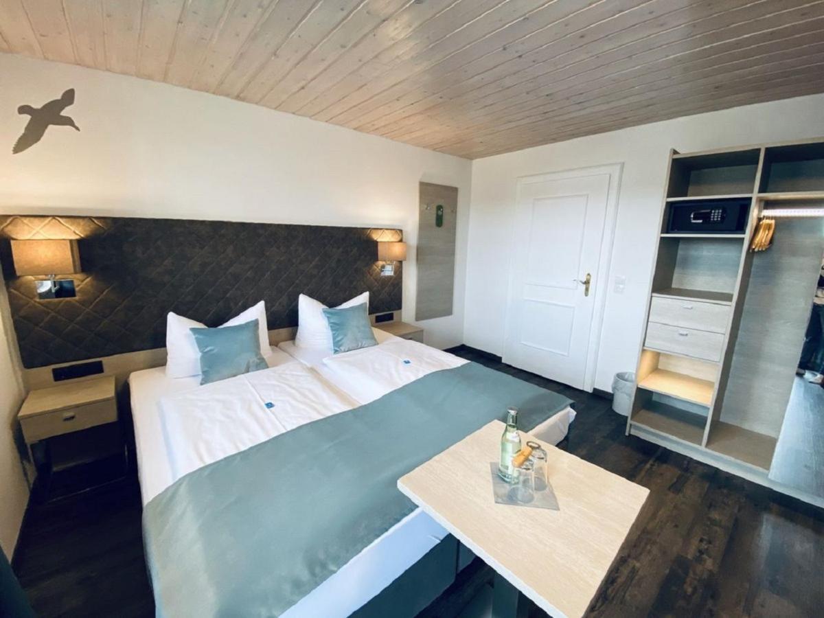 Hotel Garni Moewe Am See 프리엔암치엠시 외부 사진